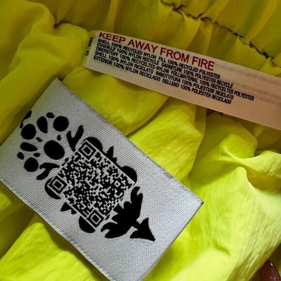 Care FP Scrunch Time Puffer Vest | Highligther | Size M - Picture 8 of 8